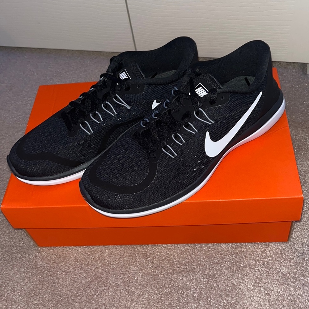 COPY - women’s nike flex 2017 rn